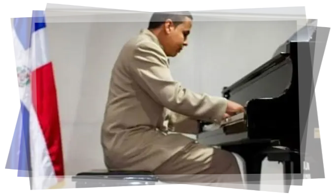 person Maestro de piano